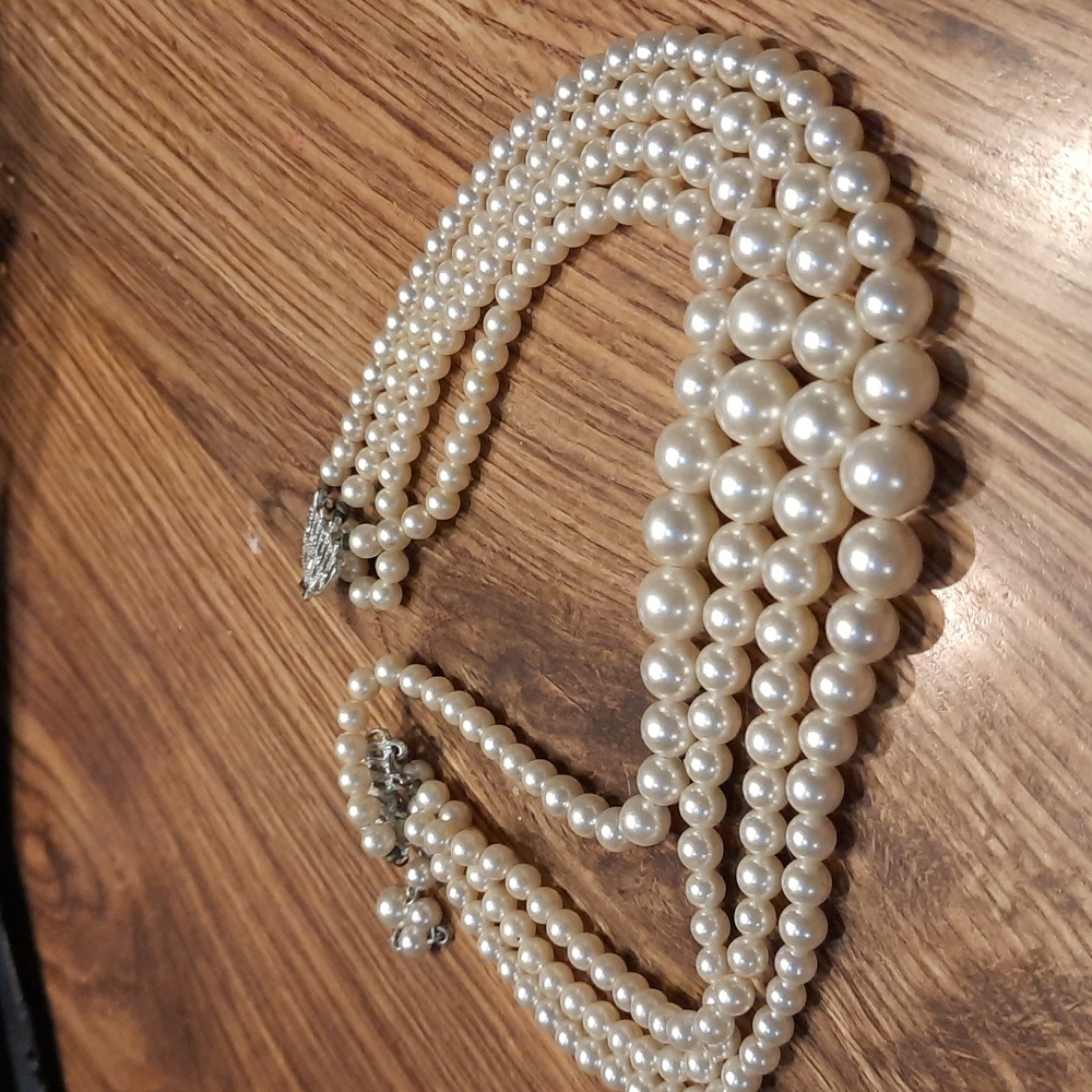 Costume jewelry necklace